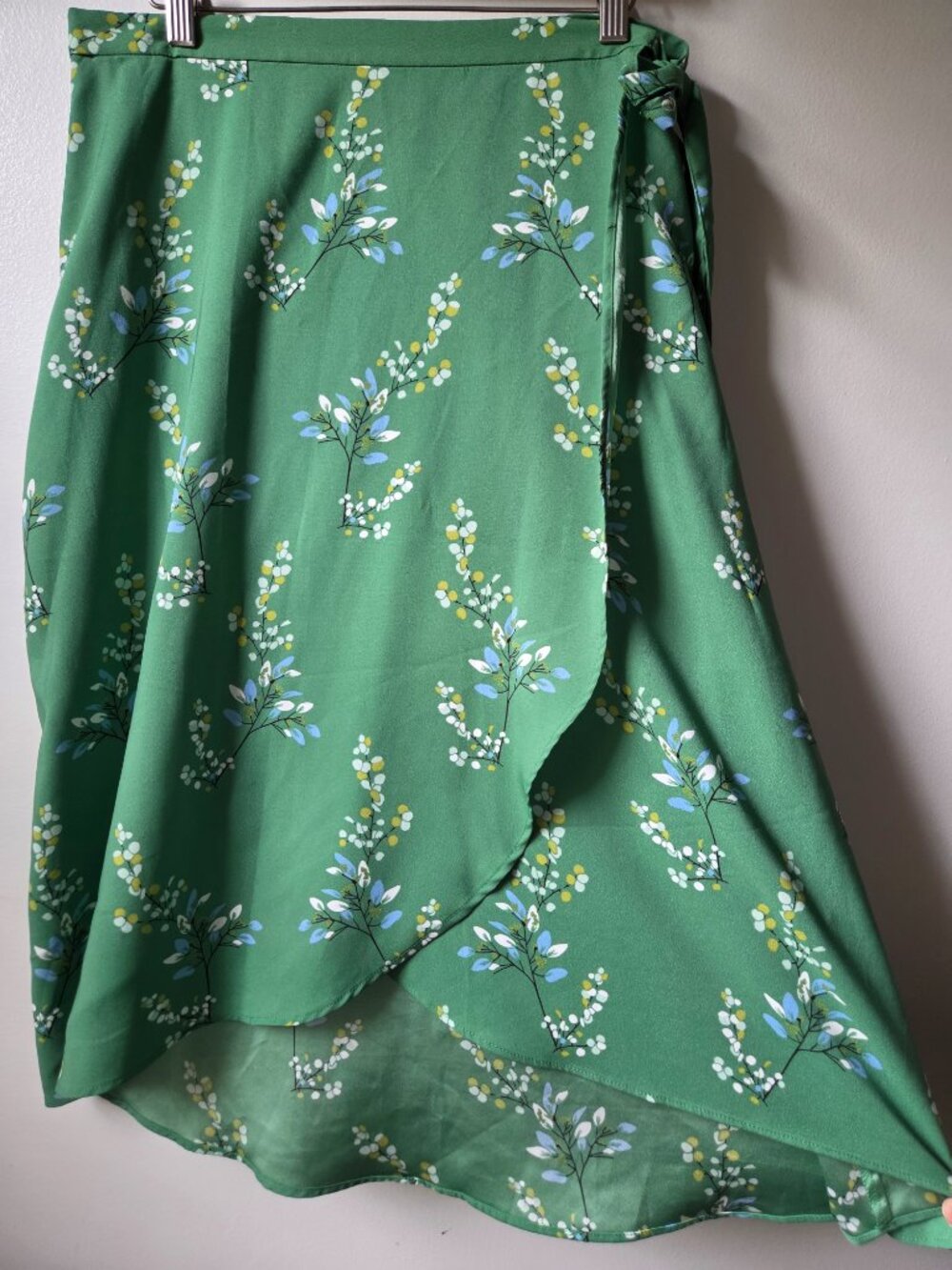 EUC LOFT FLORAL TULIP WRAP STYLE BELTED MIDI SKIRT SIZE 12 /L